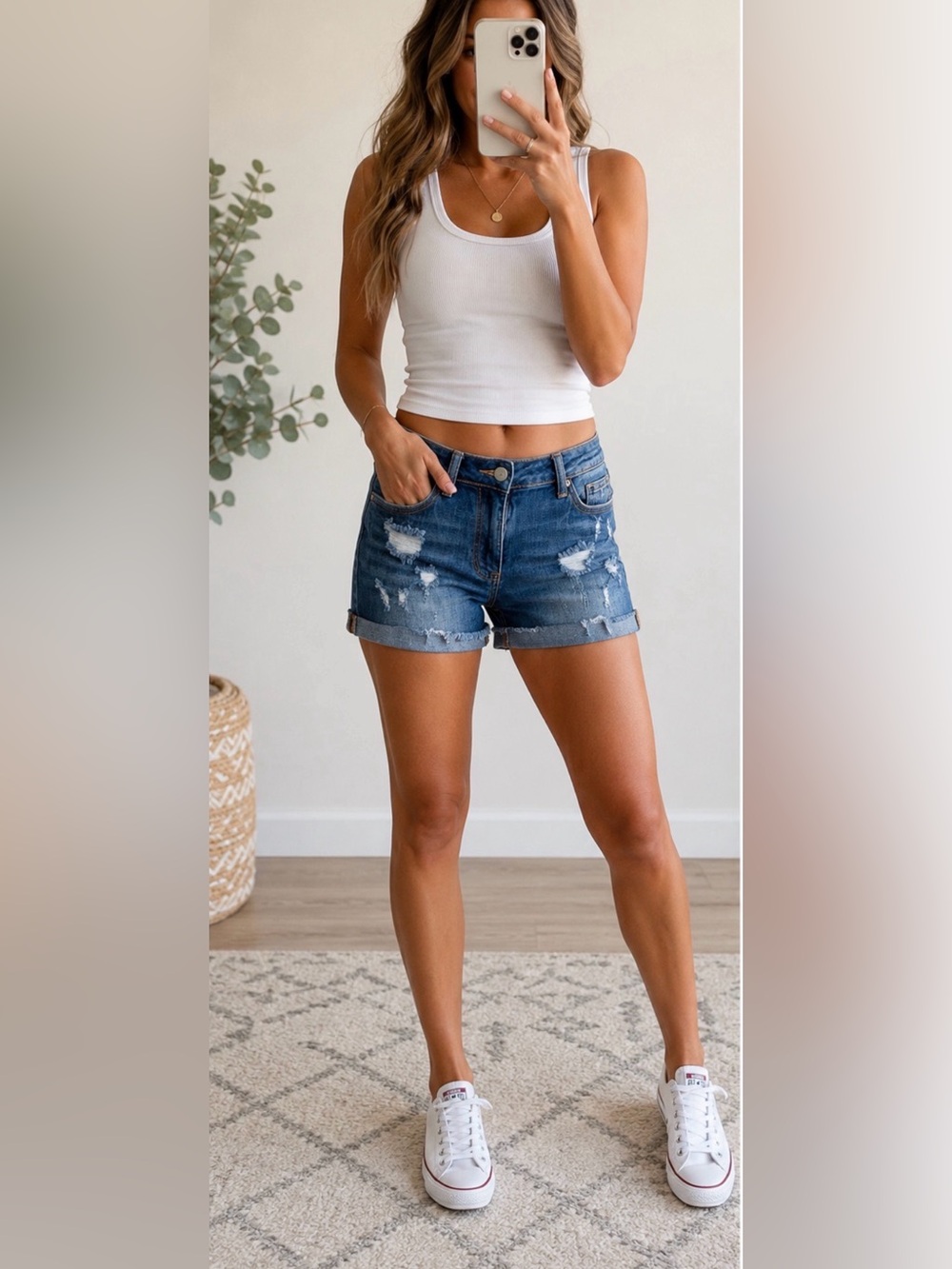 Judy Blue Distressed Cuffed Denim Shorts Size Small